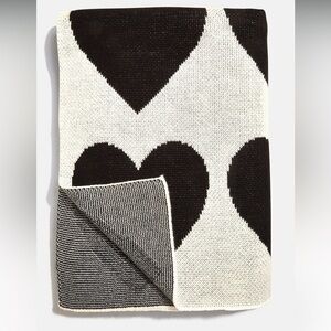 Baublebar‎ Black Cream Wrapped In Love Custom Heart Blanket Letter W